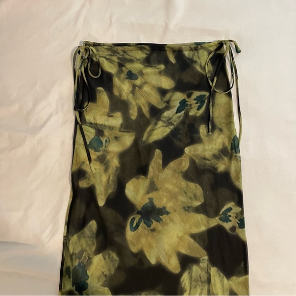 Sheer Floral Two-Piece Set - Picture 5 of 5